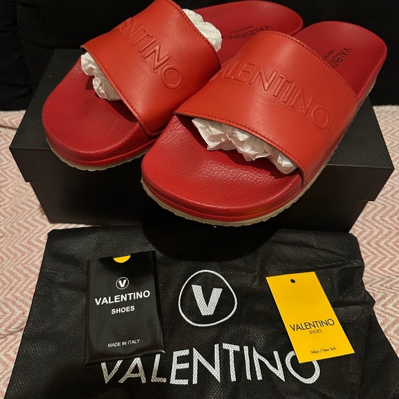 Valentino slide - Picture 1 of 9
